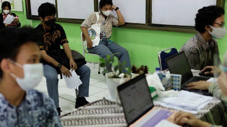 Indonesia adoptará medidas de emergencia tras el aumento de casos de COVID-19