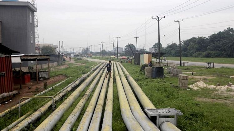 Nigeria pierde 200.000 barriles de crudo diarios por daños en oleoductos, según ministro