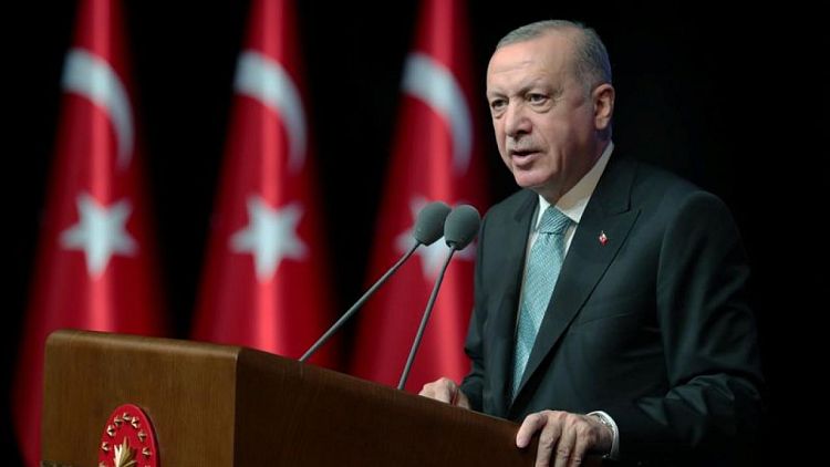 أردوغان يدافع عن انسحاب تركيا من معاهدة لمنع العنف ضد المرأة