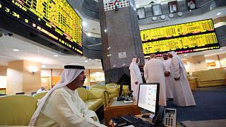مؤشر أبوظبي يسجل مستوى قياسيا وانخفاض بورصة دبي