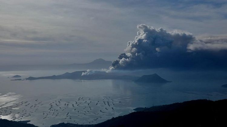 Filipinas organiza evacuación masiva por aumento de nivel de peligrosidad de volcán