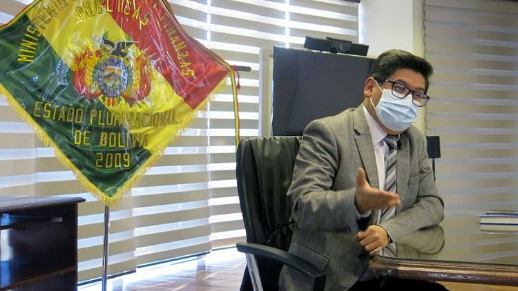 Bolivia busca estabilizar su economía con vacunas y oro, dice ministro de Economía