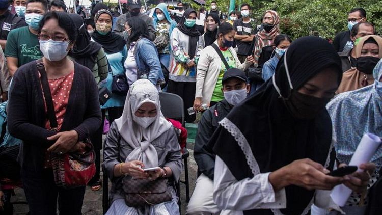 إندونيسيا تعزز الإنفاق على الرعاية الاجتماعية والصحية مع زيادة إصابات كورونا