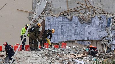 Equipos de búsqueda hallan otros dos cuerpos, cifra muertos por colapso edificio Florida sube a 20 Equipos de búsqueda hallan otros dos cuerpos, cifra muertos por colapso edificio Florida sube a 20