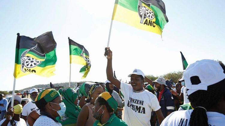 تجمع أنصار لرئيس جنوب أفريقيا السابق لدعمه في مواجهة حكم قضائي بسجنه