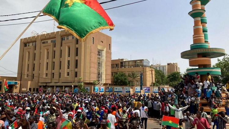 آلاف في بوركينا فاسو يحتجون على هجمات المتشددين
