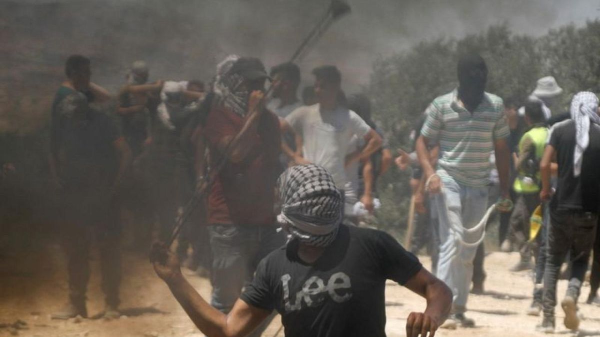 مقتل فلسطيني في اشتباك بالضفة الغربية وإسرائيل تشن "هجمات انتقامية" على قطاع غزة