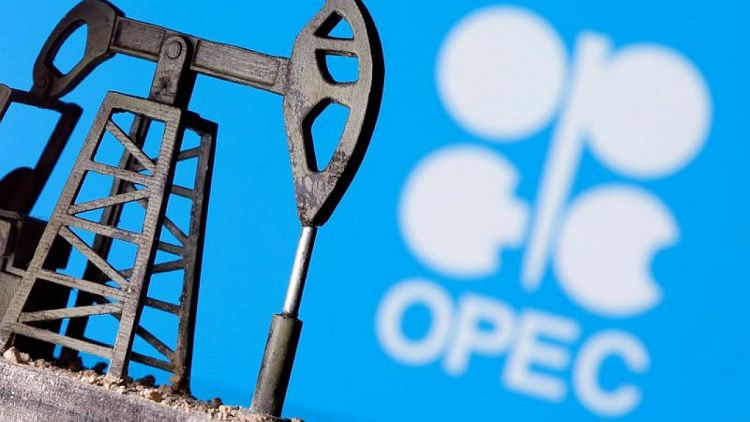 El rey saudí dice que han trabajado con la OPEP+ para estabilizar el mercado del petróleo