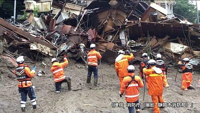 فرق الإنقاذ تصارع الوقت والطقس بحثا عن 80 مفقودا في انهيارات أرضية باليابان