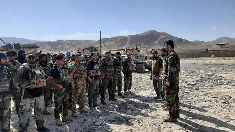 Tayikistán llama a reservistas para fortalecer frontera, tropas afganas huyen de talibanes