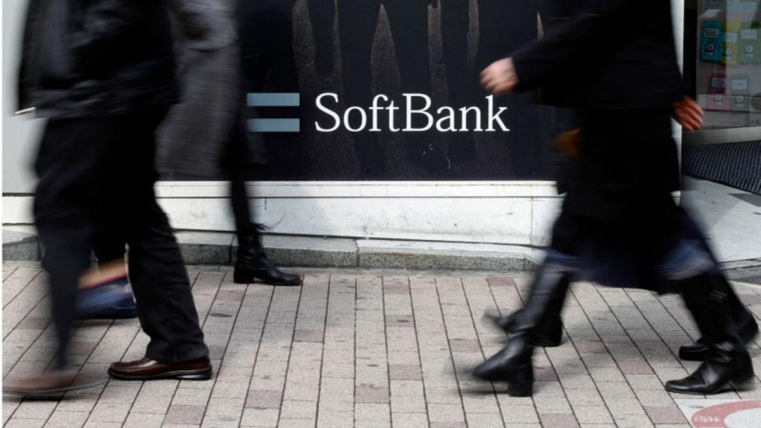 SoftBank pays $1.6 billion for Yahoo Japan rights