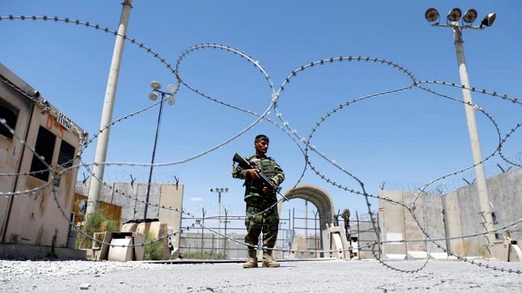 Cientos de efectivos de seguridad afganos huyen a Tayikistán ante el avance de los talibanes