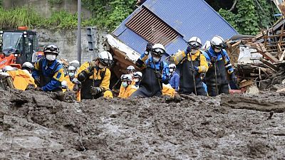 استئناف أعمال الإنقاذ للبحث عن 24 مفقودا في انهيارات أرضية باليابان