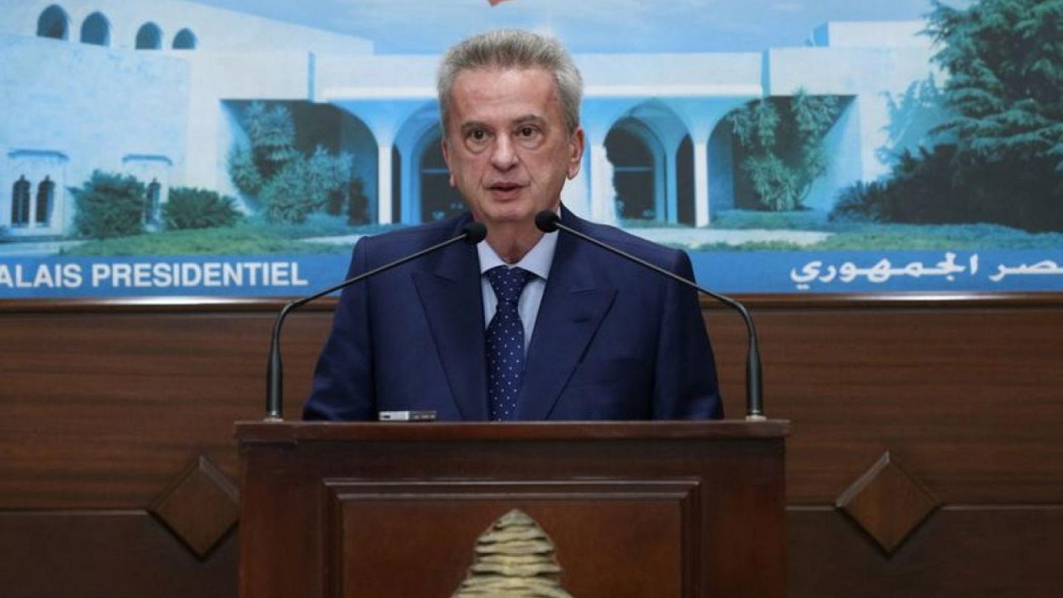 مدع عام لبناني يطلب مستندات من حاكم البنك المركزي