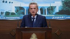مدع عام لبناني يطلب مستندات من حاكم البنك المركزي