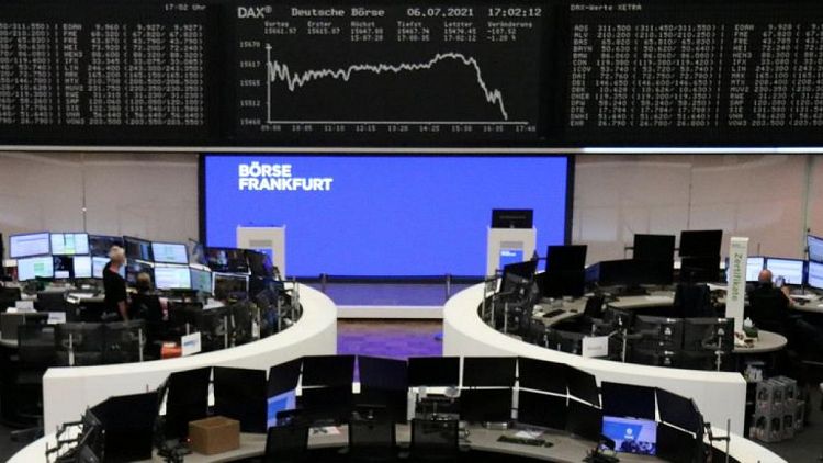 European stocks rise at the end of choppy week