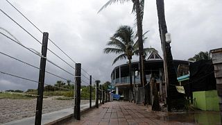 العاصفة المدارية إلسا تشتد في طريقها إلى فلوريدا