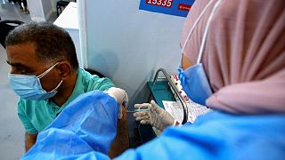 مصر تسجل 97 إصابة جديدة بفيروس كورونا وخمس وفيات