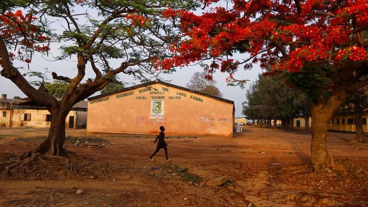 Más de 120 estudiantes siguen desaparecidos tras el asalto a una escuela nigeriana