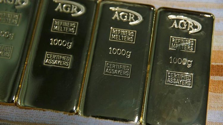 أسعار الذهب تتراجع مع صعود الدولار