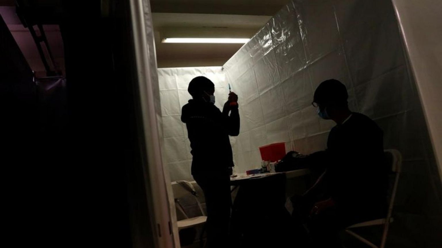 Aumentan los casos de COVID en EEUU, sobre todo entre personas no vacunadas