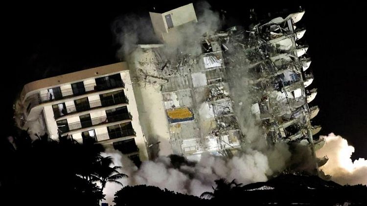 Recuperan otros seis cuerpos en edificio colapsado en Florida, total de muertos sube a 60