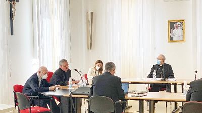 De Luca chiede aiuto alla Conferenza episcopale regionale De Luca chiede aiuto alla Conferenza episcopale regionale