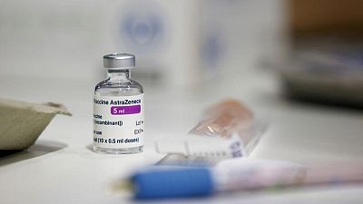 EMA: demasiado pronto para decir si se necesitarán más de dos dosis de vacuna contra COVID-19