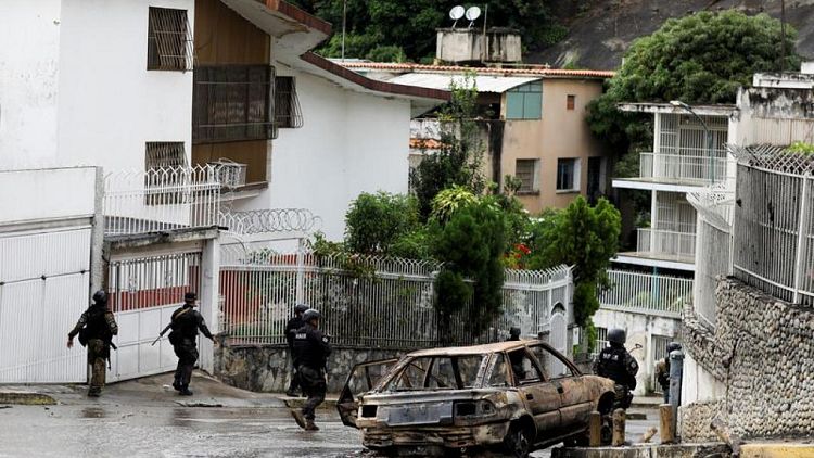 Gobierno de Venezuela dice que choques entre bandas y policías dejan 26 muertos y 38 heridos