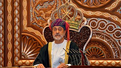 سلطان عمان يزور السعودية في أول رحلة للخارج