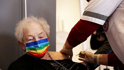 Israel ofrece tercera dosis de vacuna de Pfizer para el COVID-19 a adultos en riesgo Israel ofrece tercera dosis de vacuna de Pfizer para el COVID-19 a adultos en riesgo