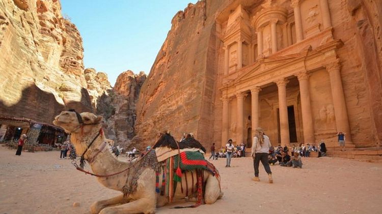 انخفاض الدخل السياحي بالأردن 44% في النصف/1