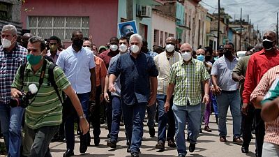 Miles de manifestantes salen a protestar a las calles de Cuba Miles de manifestantes salen a protestar a las calles de Cuba