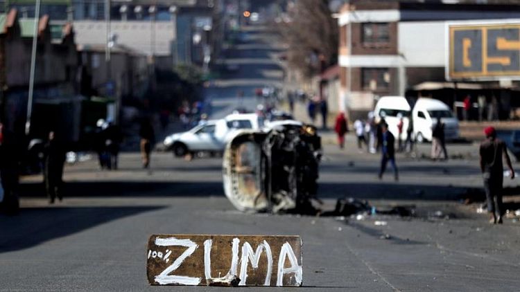 جنوب أفريقيا تنشر الجيش لإخماد اضطرابات لها علاقة بسجن زوما