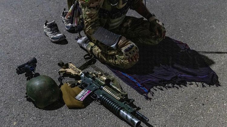 مقاتلون من طالبان يذوبون وسط الظلام قبل أن تطبق القوات الخاصة عليهم