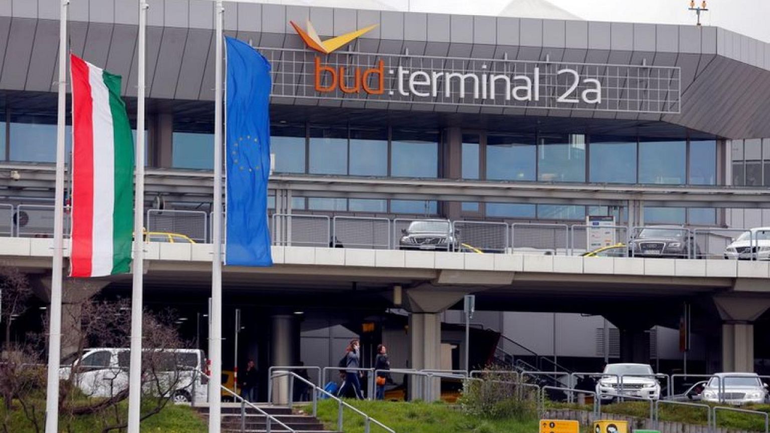 Hungary government offers to buy Budapest airport