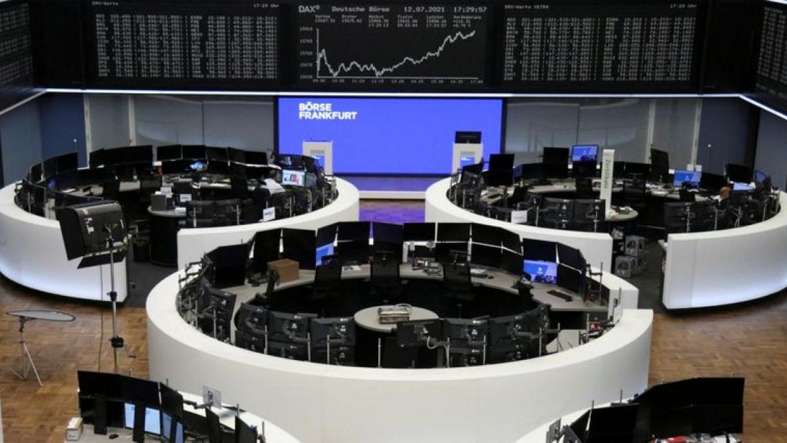 Los valores tecnológicos lastran las bolsas europeas, BP se dispara tras aumentar dividendos
