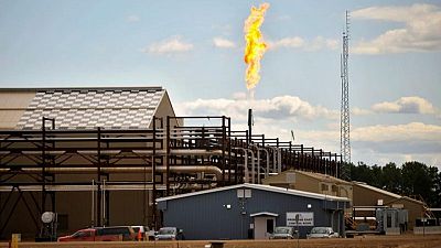 Oil rises on expectations of U.S. crude stocks falling Oil rises on expectations of U.S. crude stocks falling