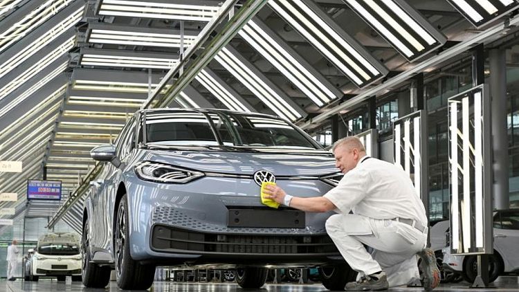 VW muestra su confianza en los vehículos eléctricos con una meta de mayores márgenes