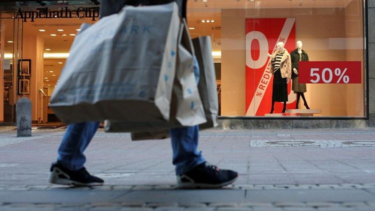 German retailers support face masks, fear new lockdown