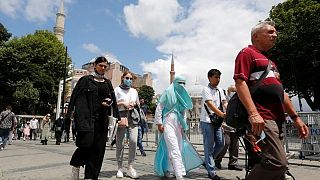 السياح العرب يعودون إلى تركيا تحت إغراء سعر الليرة والسفر بلا قيود