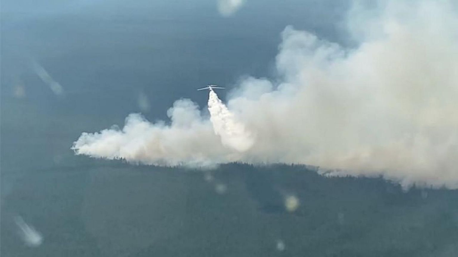 Russian army helicopters join battle against Siberian wildfires