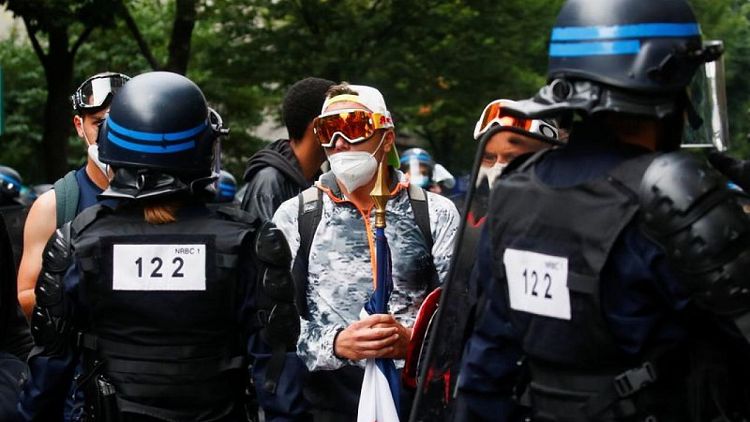 شرطة فرنسا تتصدى لاحتجاج ضد تصاريح الدخول المرتبطة بكوفيد-19