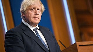 Boris Johnson dice que lo peor de la pandemia ha pasado y se centra en la economía