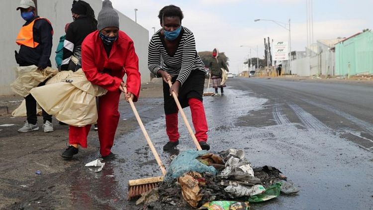 انحسار أعمال نهب وعنف في جنوب أفريقيا لكن عدد القتلى يرتفع إلى 117