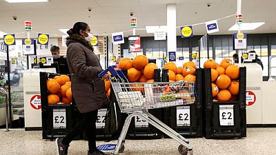 UK supermarkets ask shoppers to keep wearing masks UK supermarkets ask shoppers to keep wearing masks
