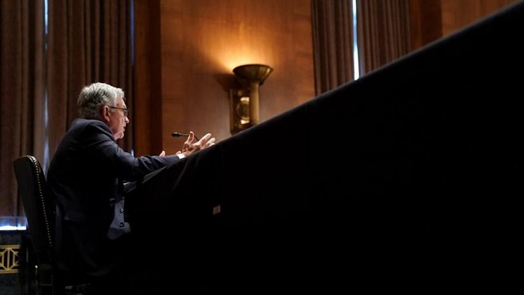 Powell es criticado por la inflación y las regulaciones en la audiencia en el Senado