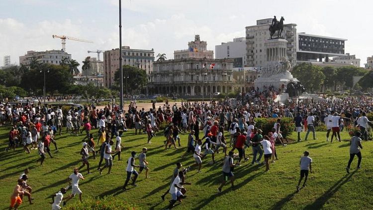Periodista detenida durante las protestas en Cuba queda bajo arresto domiciliario: diario