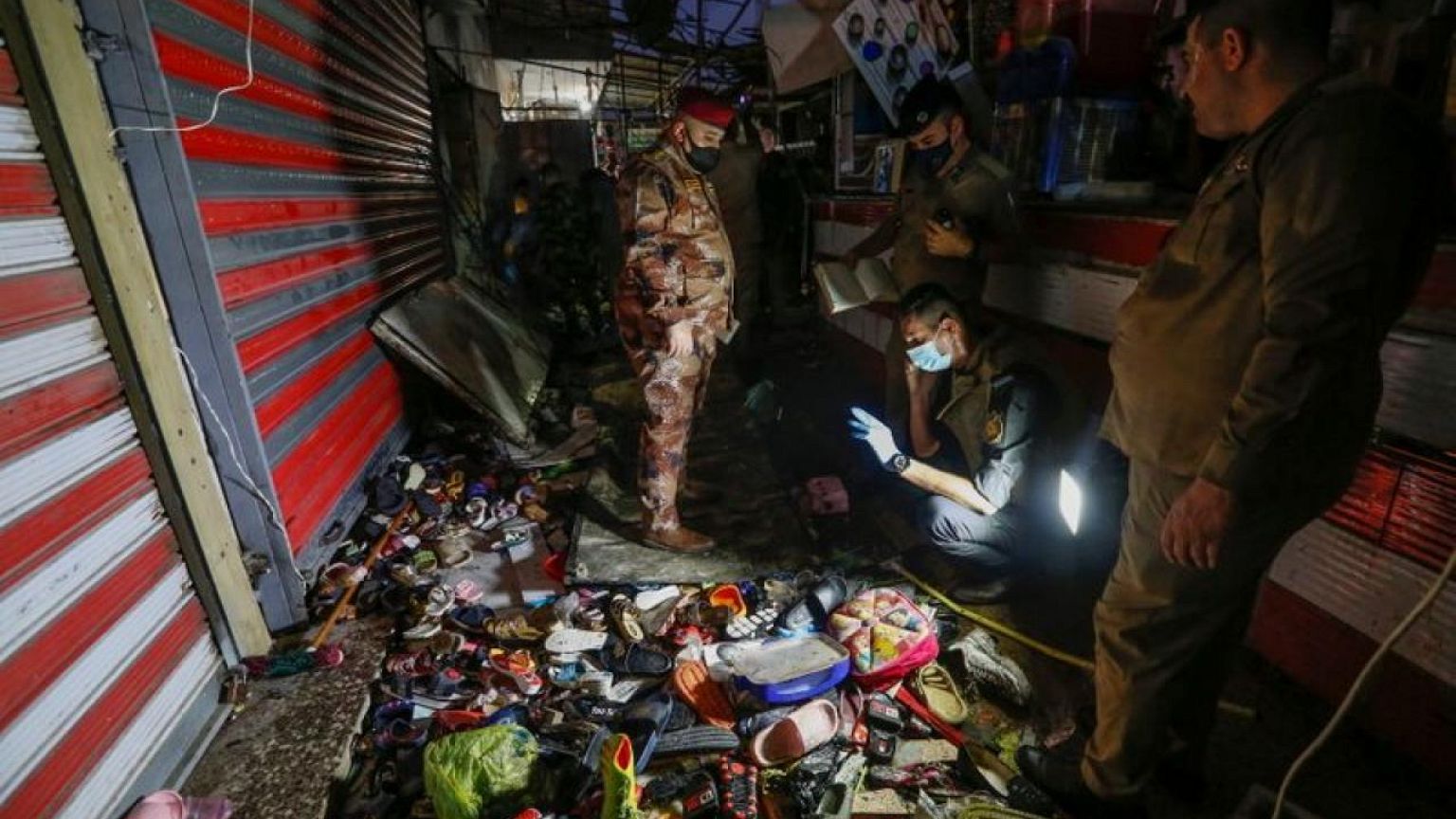مصادر: مقتل 35 على الأقل وإصابة العشرات في هجوم انتحاري بمدينة الصدر