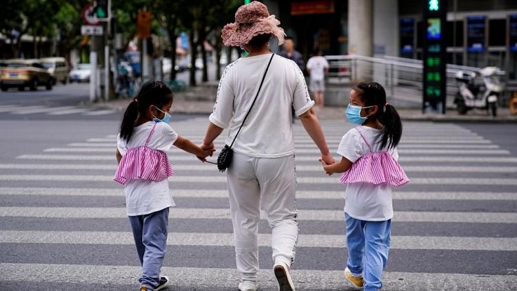 China permitirá deducciones fiscales por el cuidado de niños pequeños para ayudar a impulsar los nacimientos